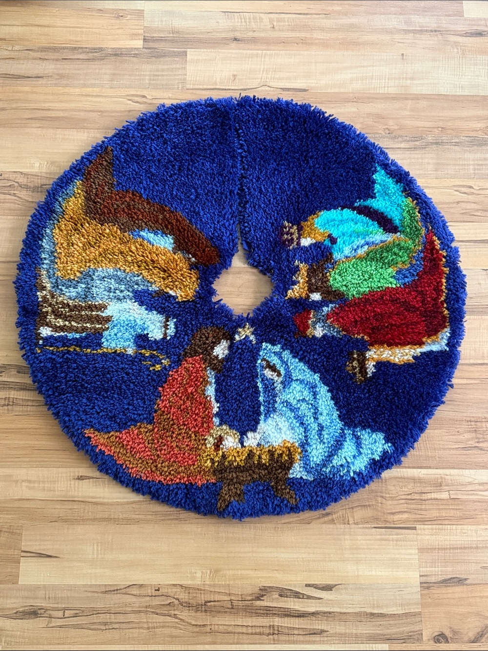 VINTAGE ~ Nativity Holy Family Latch Hook 34” Round Rug Tree Skirt ~ COMPLETED